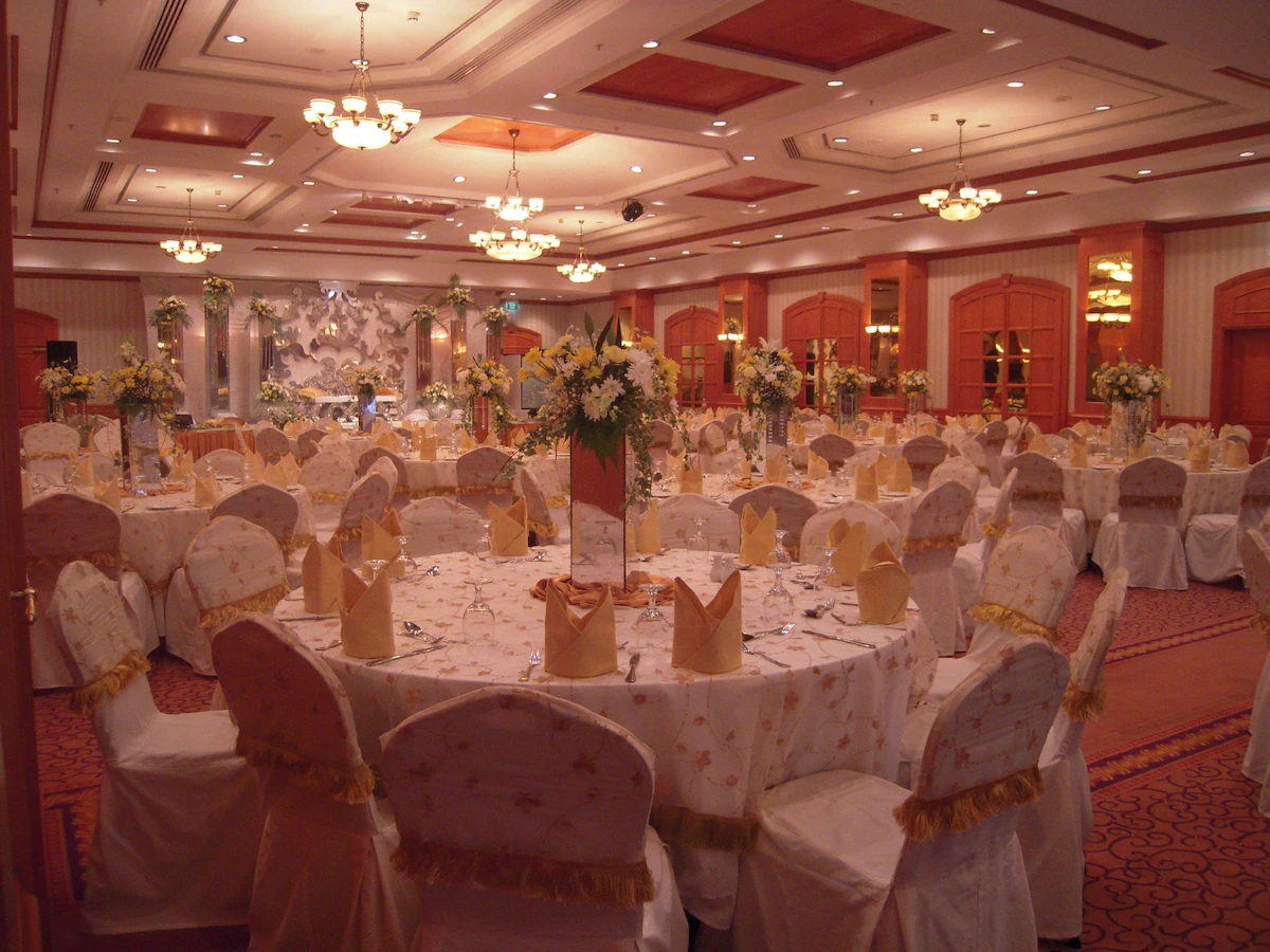 رستوران هتل کارلتون پالاس